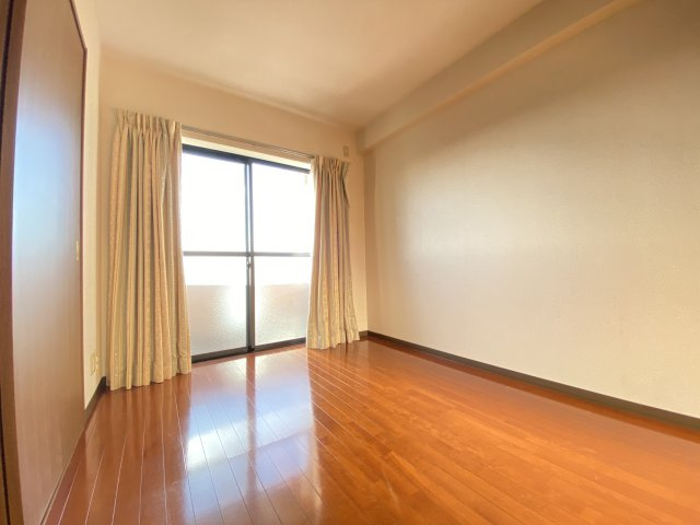 北側の洋室です。収納付