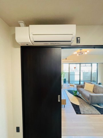 快適な室内環境を保つエアコン完備。入居したその日から季節を問わず心地よい温度で過ごしていただけます。