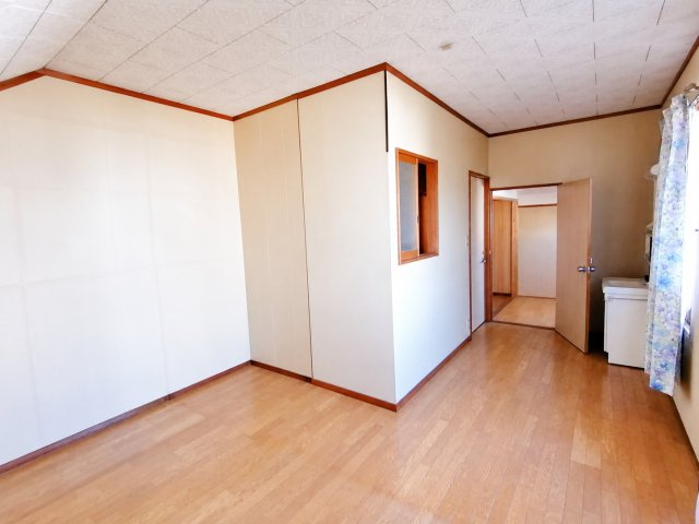 明るい洋室です
