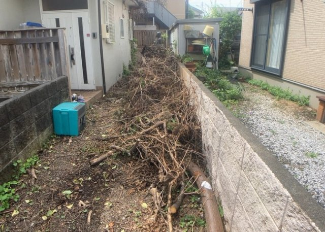 敷地内に散水栓や立水栓があると便利です。水道水を直接利用できるため、水を運ぶ手間を省くことが出来ます。大量の水を必要とする洗車作業や清掃などに役立ちます。その他設備とあわせて、現地でご確認ください。