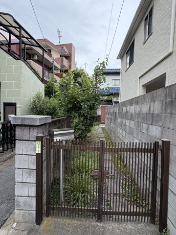 【前面道路含む現地写真】