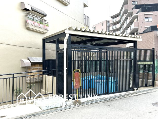 管理されたゴミ置き場です。