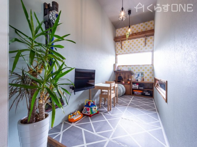 【店舗】お子様連れの方も安心♪おもちゃ・DVD完備のキッズスペースございます！　