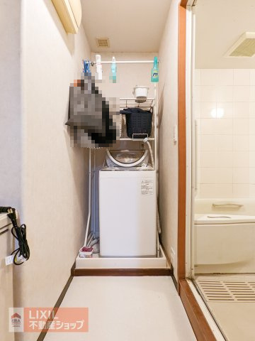 バスルームのすぐ横に洗濯機防水パンが設置されているため、残り湯を使った節水洗濯もスムーズに行うことができます！