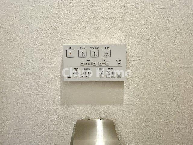 【ウォシュレット】清潔に使いたいお手洗いには最適な設備です。もちろんウォームレットも標準装備です。