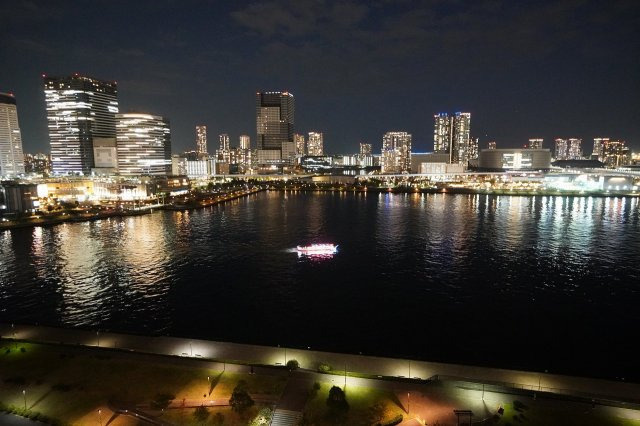 ららぽーと豊洲方面の夜景／屋形船もきれいに見えます