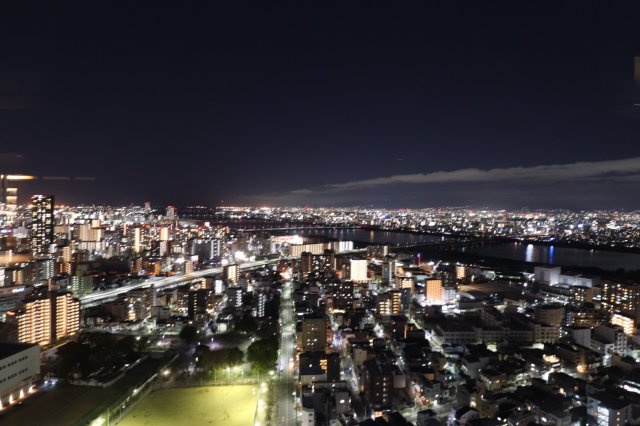 【スカイテラスからの夜景】ここだけにあるロケーションを活かす。タワーの概念を変える圧巻のステージ！