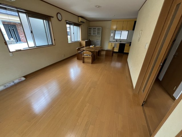 ゆったり過ごせる居間です