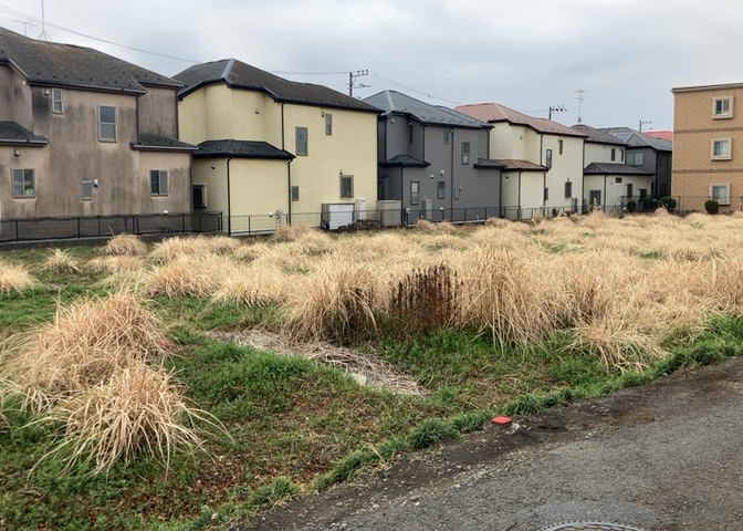 隣家の土地はどうなっているのか、生活利便施設が近くにあるのか、学校まで近いかなど、お客様のライフスタイルにあわせたイメージが重要です。また、近くにあると困る施設が近くにないかも確認するといいでしょう。