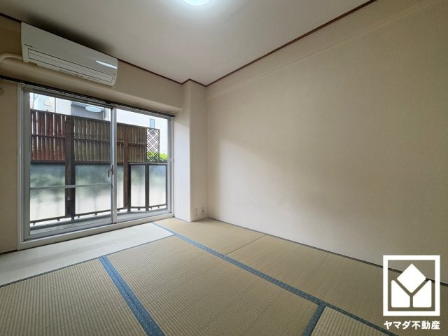 約6帖の和室です。バルコニーにつながるお部屋で、通風・陽当たり良好。