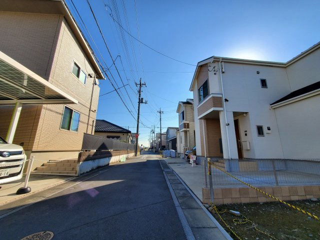 前面道路含む現地写真です