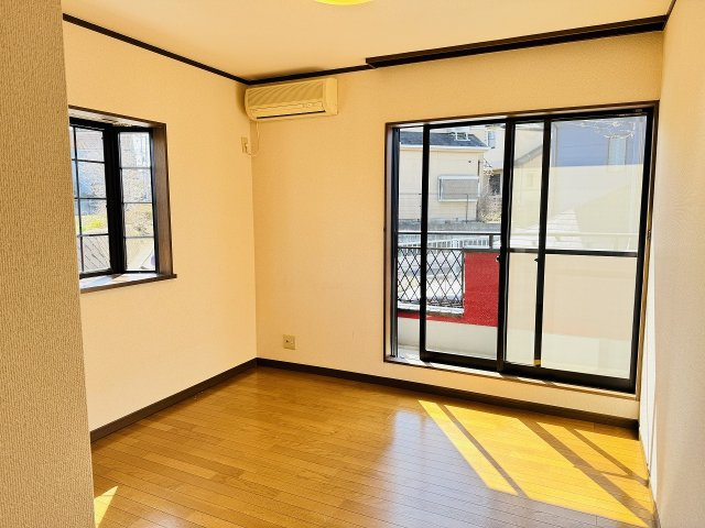 ～2階バルコニーに面している5.0帖の洋室です～