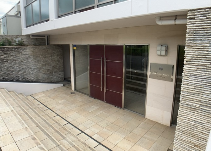 玄関は家の顔と言っても過言ではありません。現地を見学する際は玄関の広さや全体のバランスなどを見てみるといいでしょう。一般的なアプローチのしやすさだけではなく、お年寄りにも優しい設計のものだと安心です。