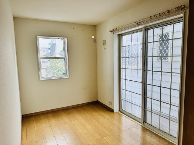 ～1階5.5帖のサービスルーム～