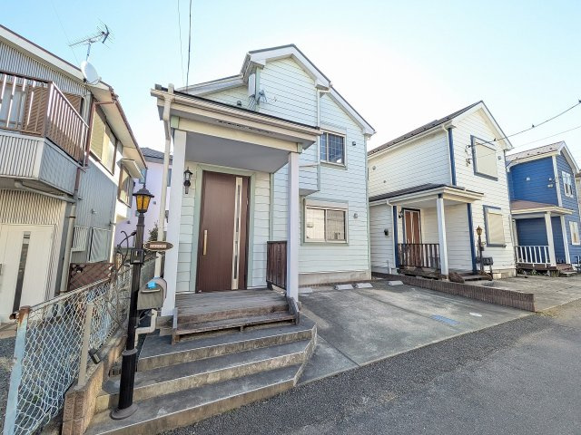 ～落ち着きのある住宅地内　平成28年築の戸建て　並列2台駐車可能～