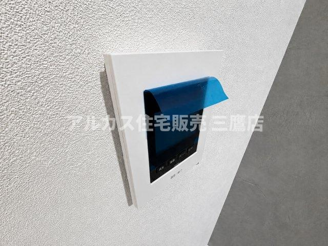 来客時に相手の顔を確認できるTVモニター付きインターホン。防犯面でも安心の設備です。
