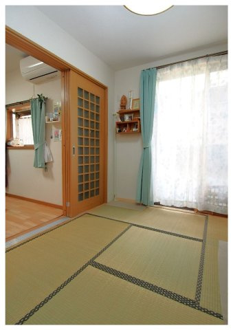 1F和室です。くつろげる空間です。