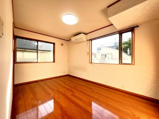 3階には6.75帖の洋室が2部屋ございます。　全居室収納付きとなっており、利便性良好です。