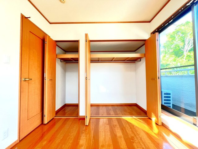 3階には6.75帖の洋室が2部屋ございます。　全居室収納付きとなっており、利便性良好です。