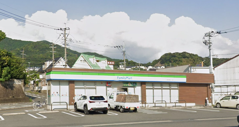 ファミリーマートまで徒歩15分