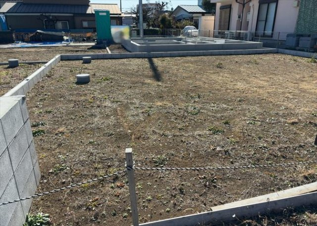 土地を買う際、住む地域の自治体や福祉の補助制度にも注目してみましょう。子供や老人の医療補助やゴミ出しのルールなど、自治体によってルールに大きな違いがあるため、暮らしやすい土地で判断するとよいでしょう。