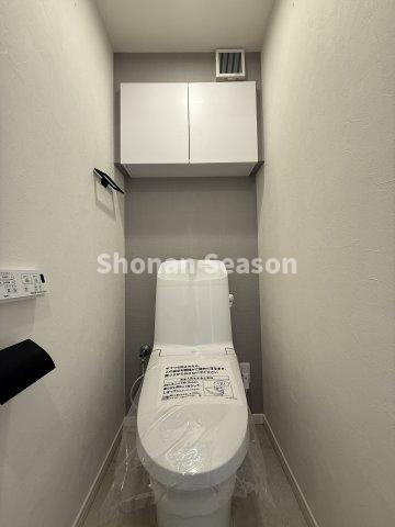 快適な使い心地が嬉しい温水洗浄便座付きトイレに新規交換済み！　　　　毎日の生活をさりげなくサポートしてくれる設備です。