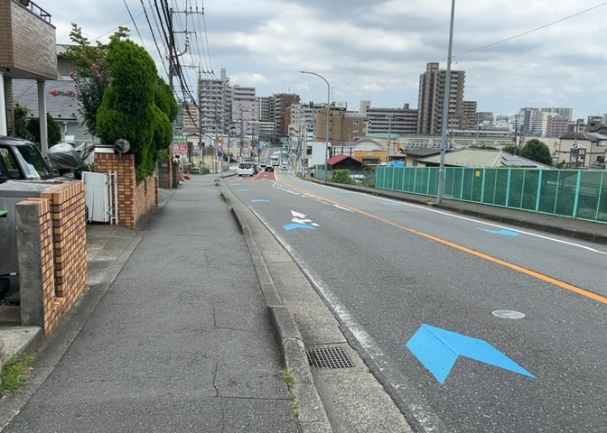 隣家の土地はどうなっているのか、生活利便施設が近くにあるのか、学校まで近いかなど、お客様のライフスタイルにあわせたイメージが重要です。また、近くにあると困る施設が近くにないかも確認するといいでしょう。