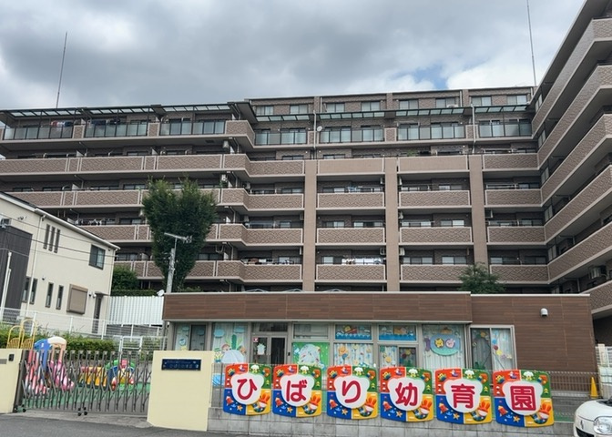 眺望の良さを楽しめるダイニングキッチンで家族団らんの時間を過ごしてはいかがでしょうか。バルコニーから見える景色を家族で眺める時間は、時間が経つのを忘れてしまいそうですね。是非、現地を見に行きましょう！