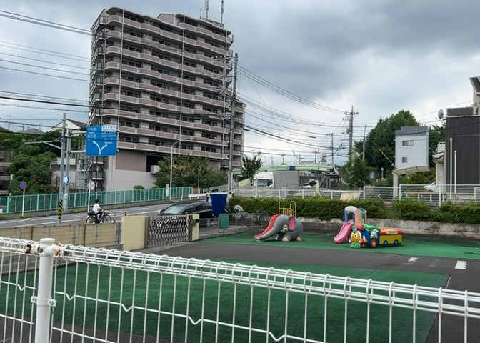 眺望を気にして物件を探す場合、前面に建物が建っていないか現地で確認しましょう！前面に建物があると景色はもちろん、日当たりや風通しにも影響が出てきます。住んだ時のことを想像しながら現地見学をしましょう。