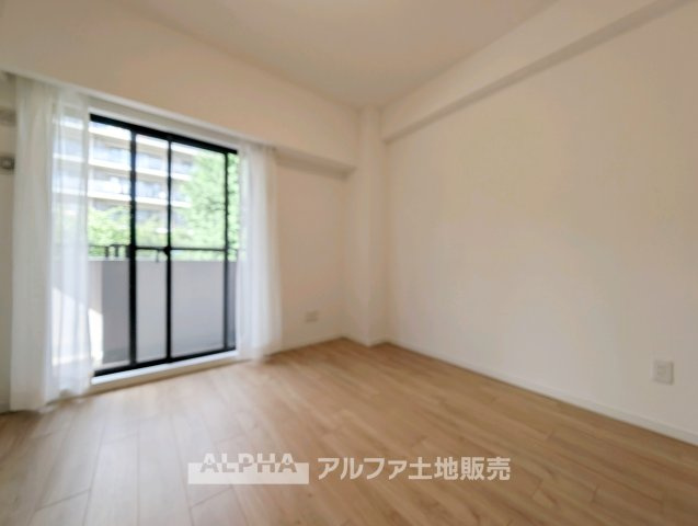 個人の部屋や寝室として使える洋室です