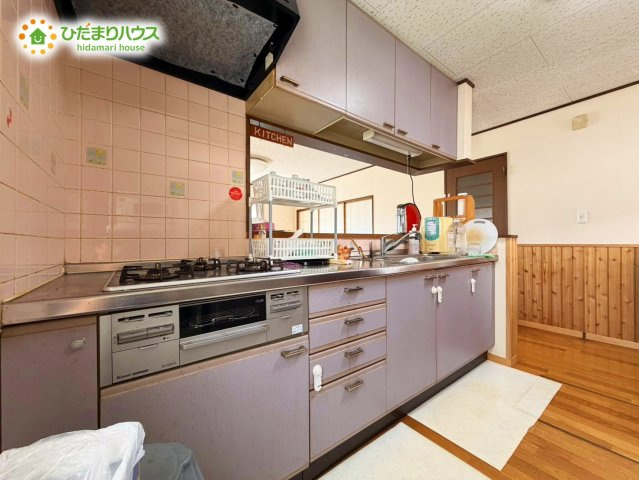 3口コンロと収納豊富なキッチンで、ママの毎日のお料理もはかどります☆