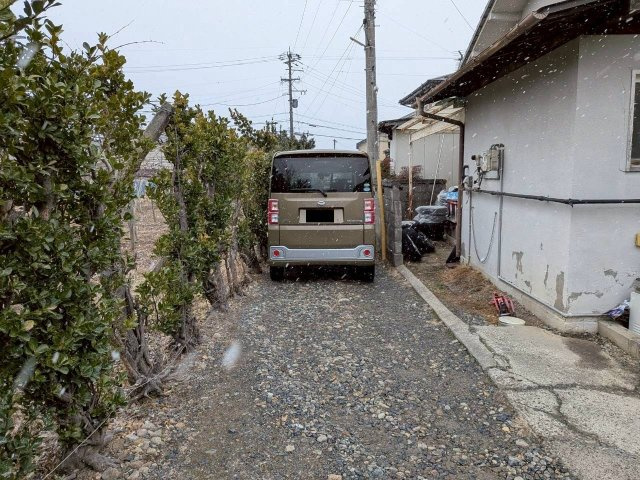 物件への道は軽自動車でしたら通れます