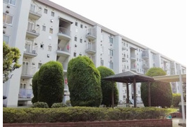 谷津遊園ハイツN棟の外観