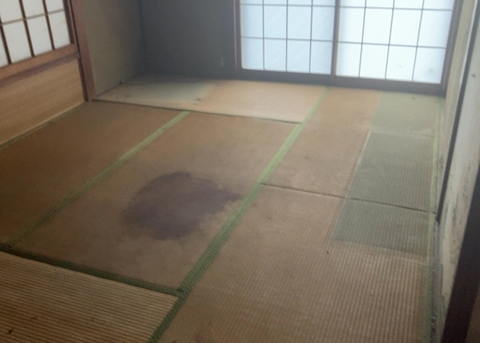 寝室でゆっくりと過ごすためにはベッド周りの適度な空間を担保することや窓の位置、照明の明るさ、寝室の広さなどを考える必要があります。自身や家族の構成とライフスタイルに併せて寝室にする部屋を選びましょう！