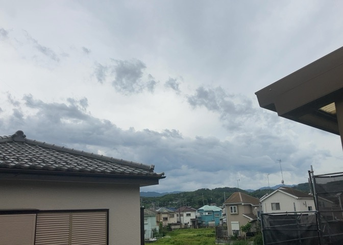 眺望を気にして物件を探す場合、前面に建物が建っていないか現地で確認しましょう！前面に建物があると景色はもちろん、日当たりや風通しにも影響が出てきます。住んだ時のことを想像しながら現地見学をしましょう。