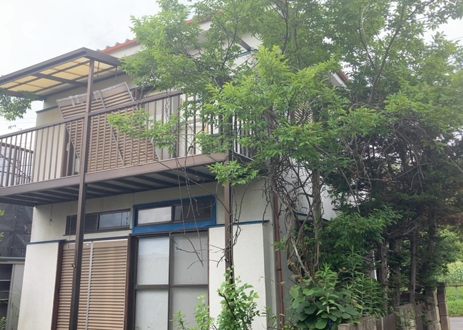 住宅用の土地では前面道路に2m以上接していなければならないと法律で定められています。しかし、お持ちの車のサイズやライフスタイルなどにより、2mでは利便が悪い場合もございますので、事前に確認しましょう。