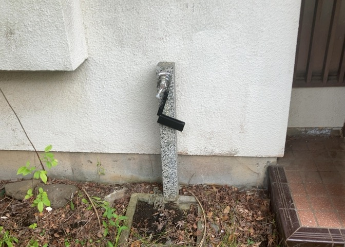 敷地内に散水栓や立水栓があると便利です。水道水を直接利用できるため、水を運ぶ手間を省くことが出来ます。大量の水を必要とする洗車作業や清掃などに役立ちます。その他設備とあわせて、現地でご確認ください。