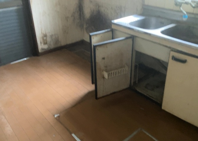 直線タイプはLとDKを一直線に並べた形で対面キッチンのタイプです。一般的なのでよく見かけるかもしれません。直線タイプに似た直接アイランドタイプは、キッチンとダイニングの間に壁がない分広く感じられます。