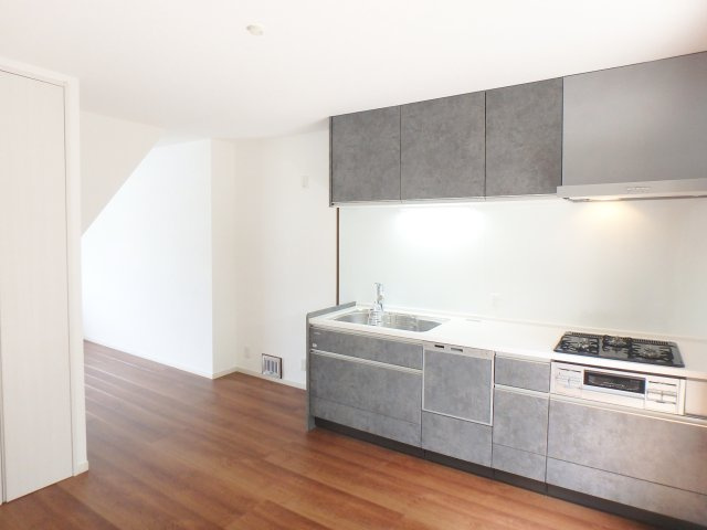 3口コンロ・食器洗い乾燥機がついています