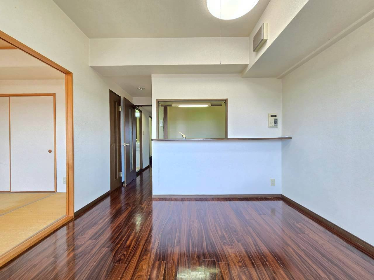 ダイニングと和室の仕切りを開放すれば、約13.5帖の広い空間として一体的に利用できます。