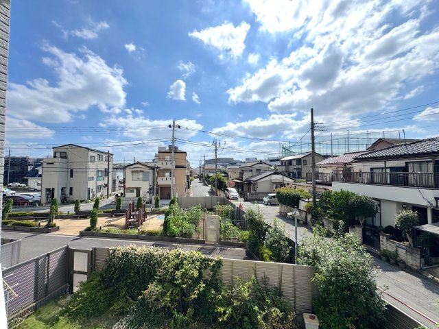 眺望　バルコニーからの爽やかな眺望。心地よい風と陽光を感じられ、日々の暮らしに解放感と潤いを与えてくれる気持ちの良いロケーションです。