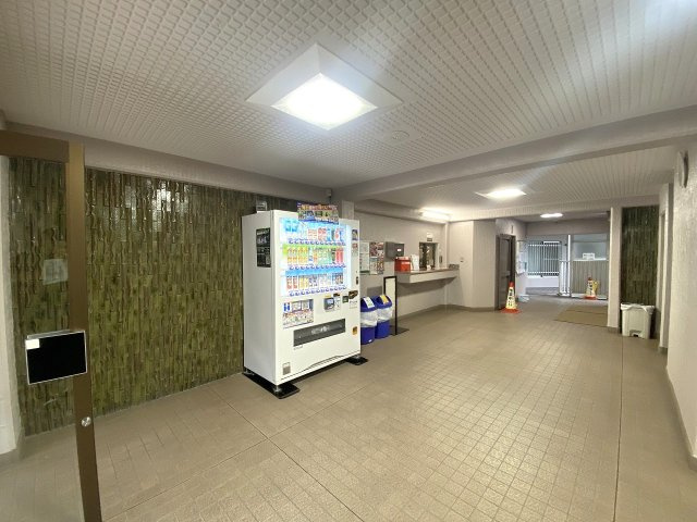 エントランス中