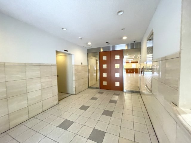 マンションの顔でもある、高級感漂うエントランス。　