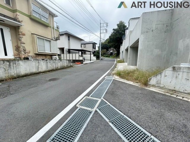 前面道路含む現地写真です