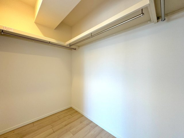 ウォークインクローゼット（別角度）