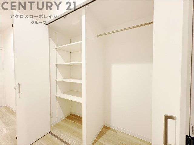 衣類やアクセサリー、小物類の収納が便利で整理整頓がしやすく、部屋の美観を保ちつつ、スペースを最大限に活用できます。衣服のしわやダメージを防ぎ、長持ちさせることができます。