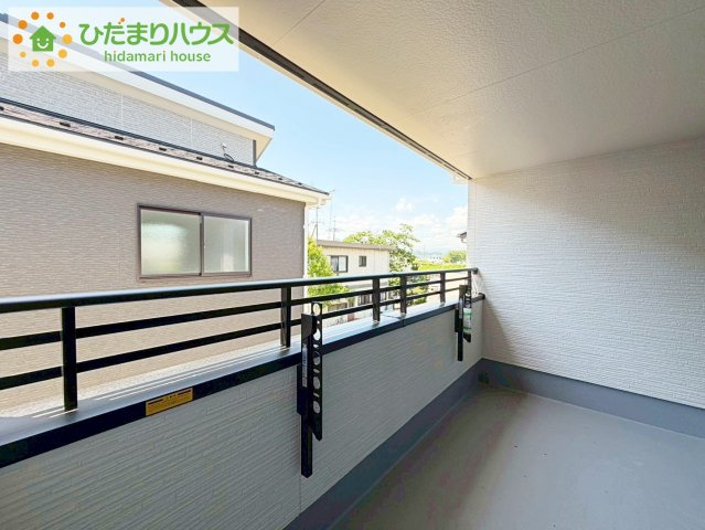 広いインナーバルコニーは、ランドリースペースだけでなく、椅子を置いて風にあたりながら読書なんていかがでしょうか(^^♪