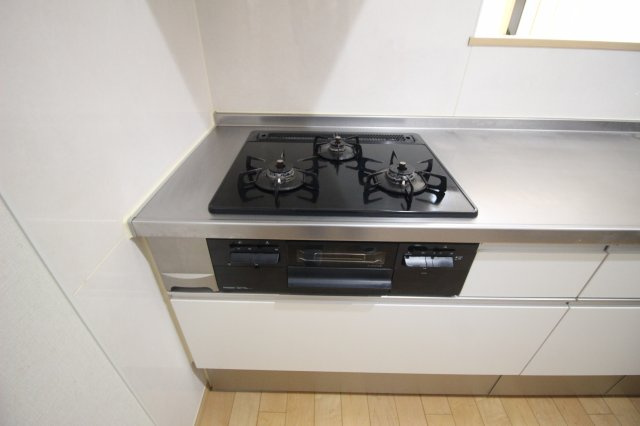 キッチンの設備もまだまだ状態良好ですので、そのまますぐにご利用いただける綺麗な状態です。