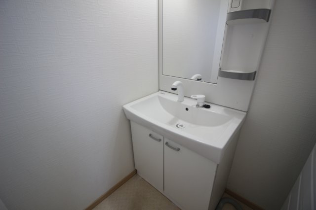 キッチン、洗面化粧台、お風呂、トイレ1階、2階の2カ所、水周りはどれも状態良好でそのままご利用可能。