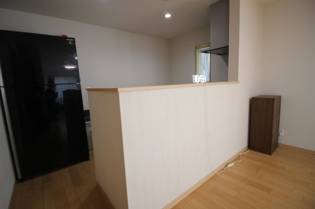 リビングと一体感のある対面式キッチン。キッチンからリビング全体を見渡す事ができます。